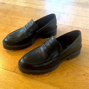 Like new Vagabond Kenova black penny loafers with lug sole. Size 39 (9)